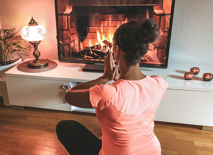 Mama Entspannung Selbstfürsorge Sport Bewegung Workout Kaminfeuer Gesundheit Feelgoodmama.de