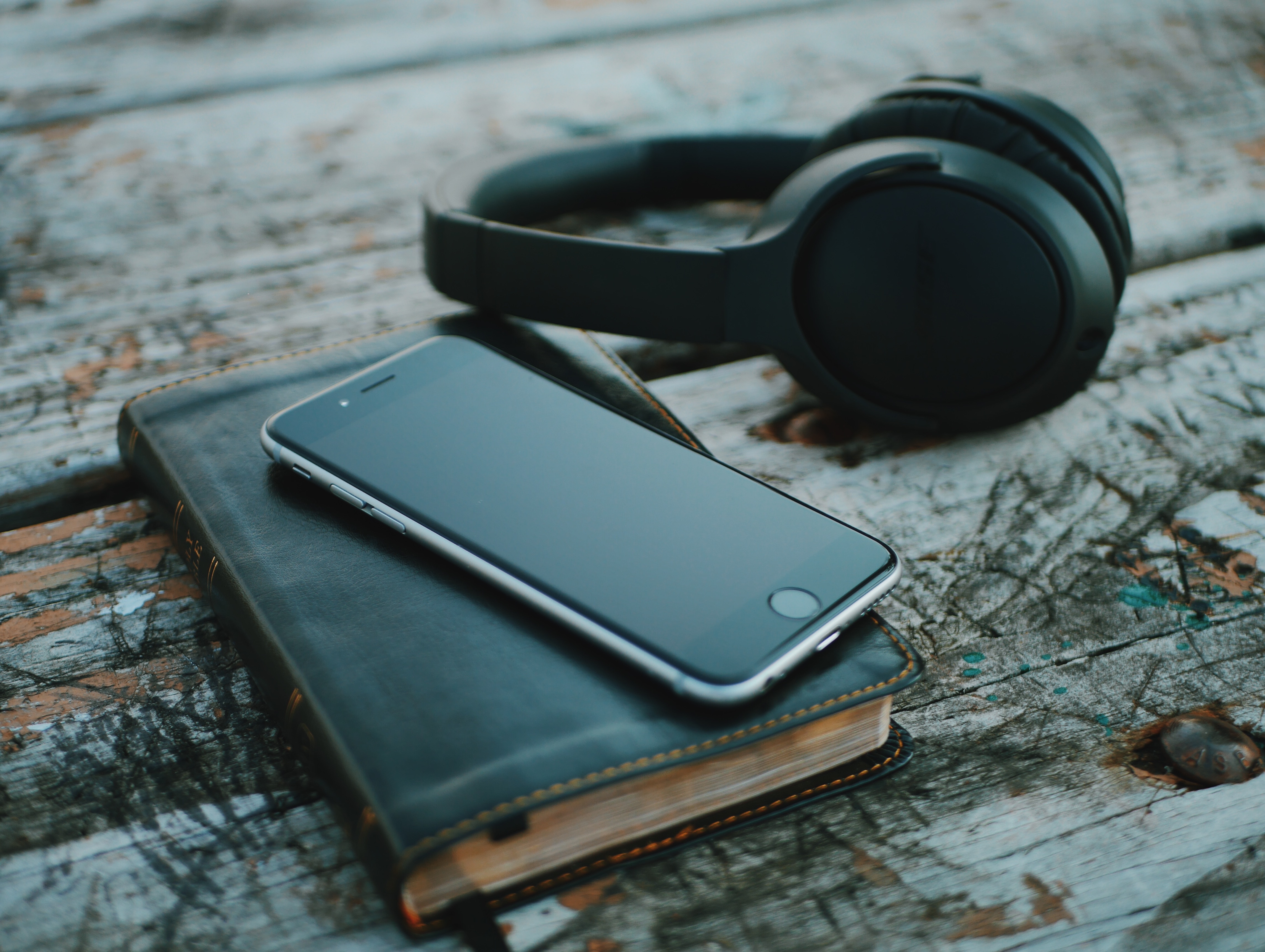 Hörbücher Hörbücher, Audible, Bücher, Kopfhörer, Feelgood, Selbstfürsorge, Mama Auszeit, Me-Time, Ich-Zeit, Pause, Hobby, Entspannung