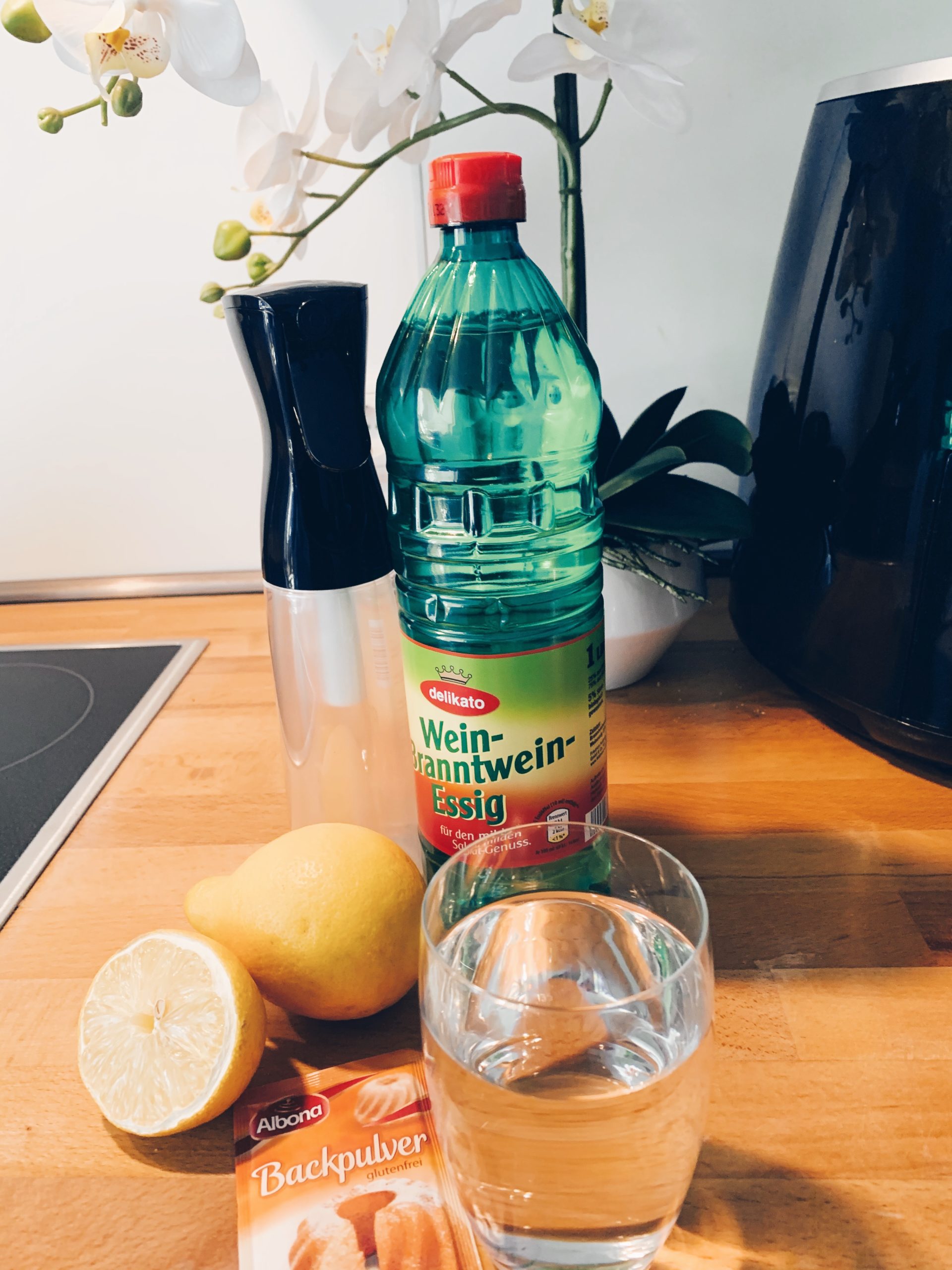 Zutaten Obst- und Gemüsereiniger Obst richtig waschen, Zutaten, Obst- und Gemüsereiniger, natürlicher Obst- und Gemüsereiniger, DIY Obst- und Gemüsereiniger, Obst natürlich reinigen, Gemüse natürlich reinigen, Reinigen mit Essig und Zitrone, natürlich reinigen, chemiefrei